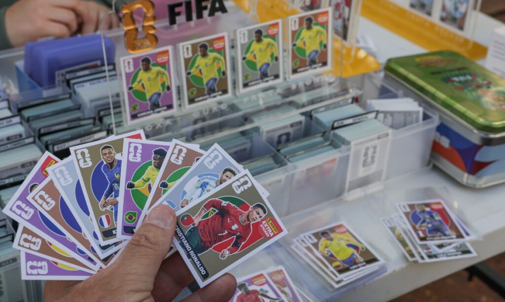 Álbum da Copa do Mundo 2026: como a troca de figurinhas se torna essencial diante dos altos custos