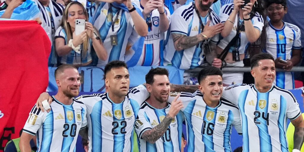 Copa do Mundo: Argentina e França podem selar vaga hoje em confrontos decisivos