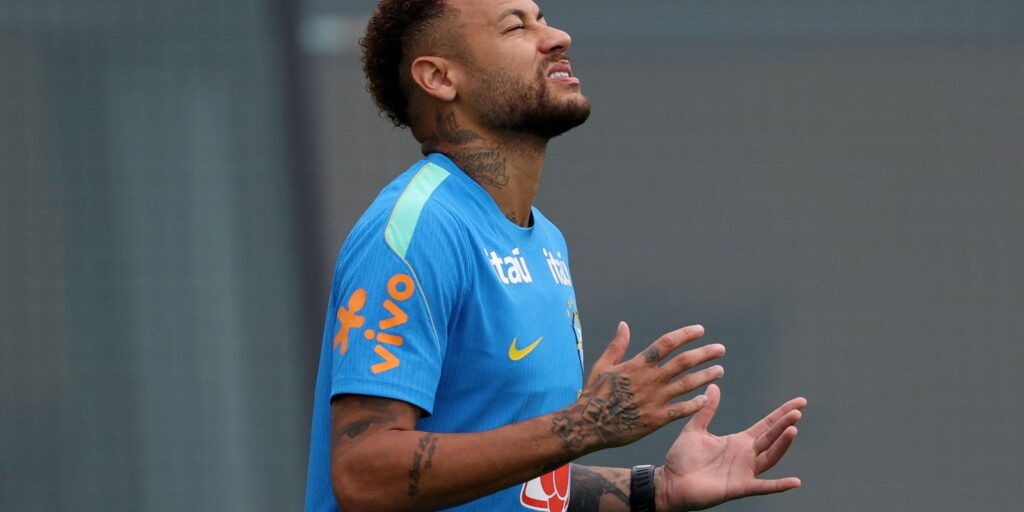 Neymar avança na recuperação e treina com a seleção brasileira para a Copa do Mundo