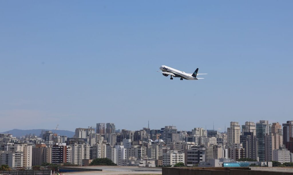 Crescimento do turismo: voos domésticos no Brasil batem recorde histórico em 2026