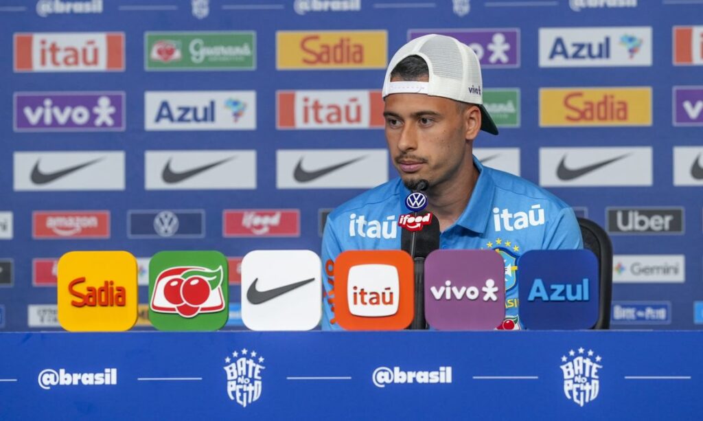 Gabriel Martinelli se coloca à disposição de Ancelotti para suprir ausência de Raphinha
