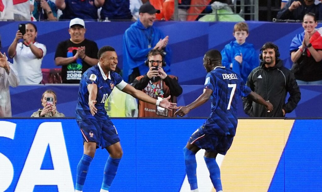 Copa do Mundo 2026: França de Mbappé vence Iraque após atraso climático e garante vaga