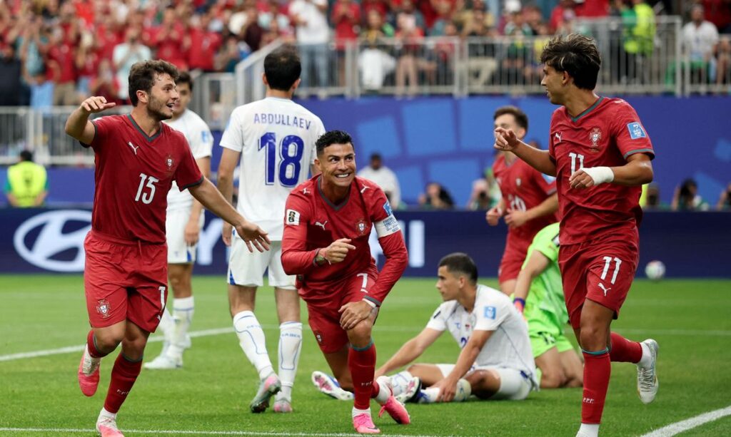 Cristiano Ronaldo entra para a história com gols em seis Copas e Portugal goleia Uzbequistão