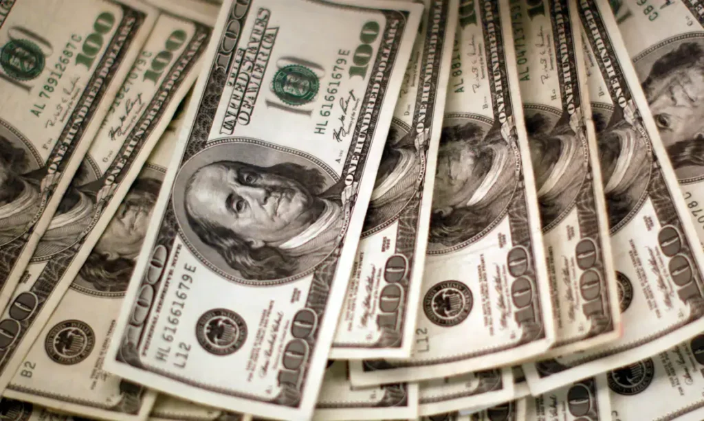 Dólar dispara e atinge R$ 5,18, maior valor em quase três meses