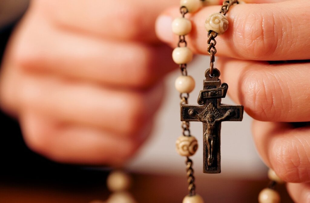 tantes do cristianismo e ocupa um papel central na fé católica. Profeta e respon