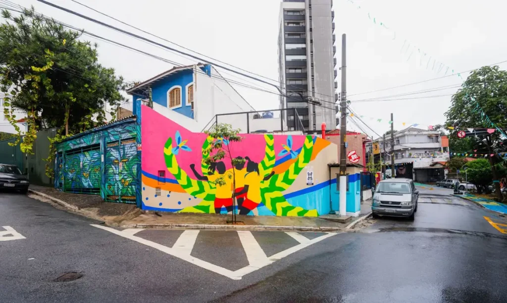 Arte de Aline Bispo em SP marca contagem regressiva para a Copa do Mundo feminina de 2027