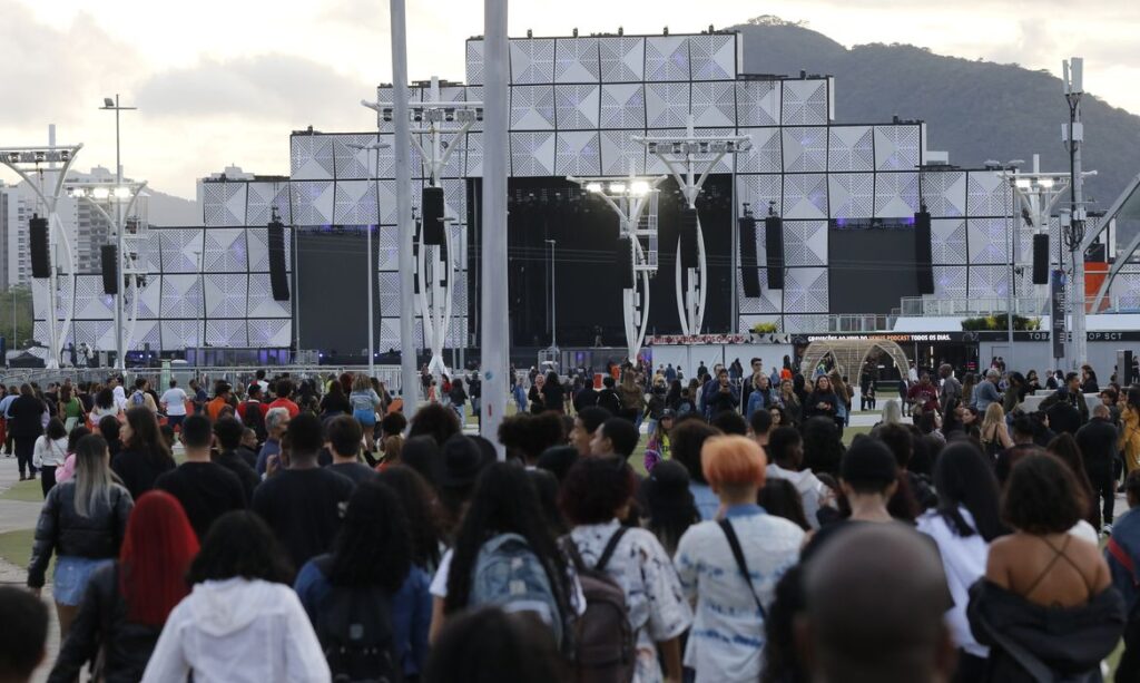 Trabalho decente em grandes eventos: Brasil sela pacto por direitos e formalização
