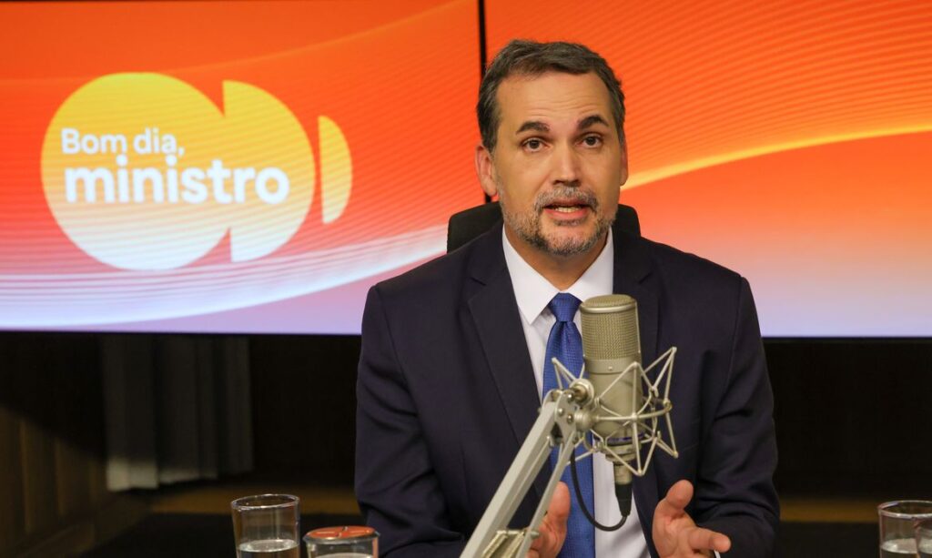 Governo federal utilizou lucros com exportação de petróleo para frear alta dos combustíveis
