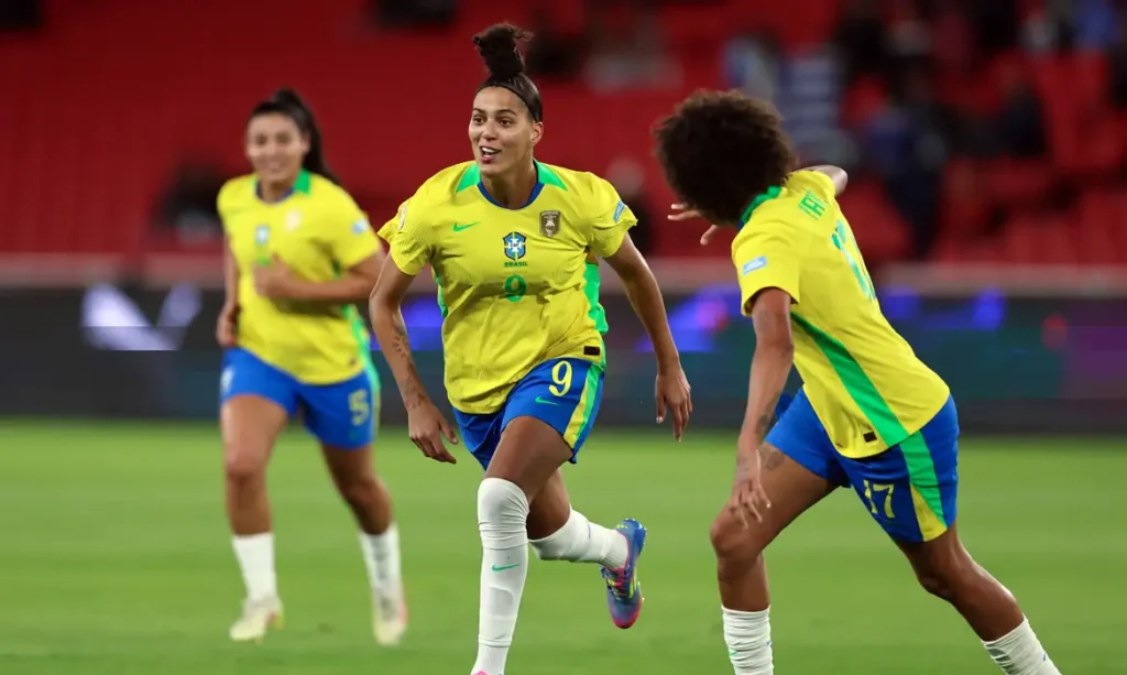 Isenção de ISS para Copa do Mundo Feminina de 2027 impulsiona organização no Brasil