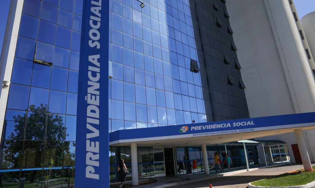 Fila do INSS atinge menor nível em quase dois anos com 1,8 milhão de pedidos