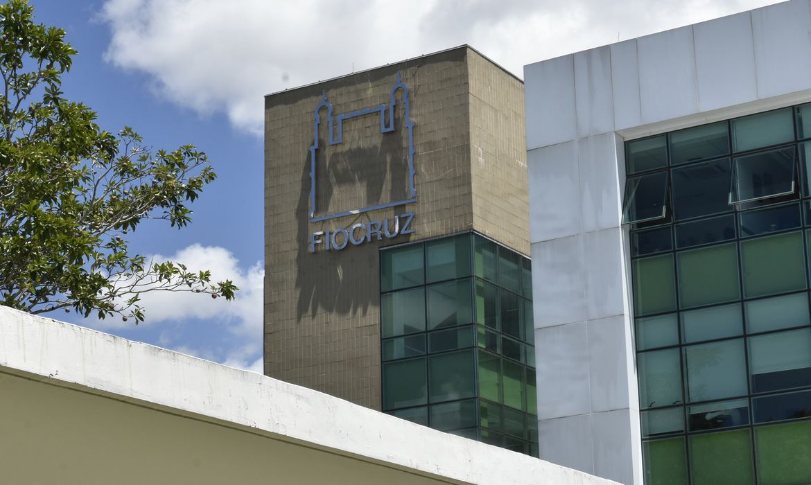 Acordo entre Fiocruz e farmacêutica impulsiona produção de novo antirretroviral no Brasil