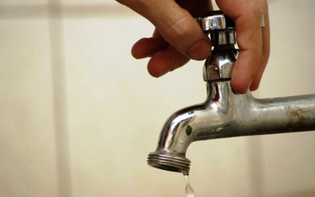Corte no abastecimento de água em Jacareí afeta 90 mil pessoas a partir de terça