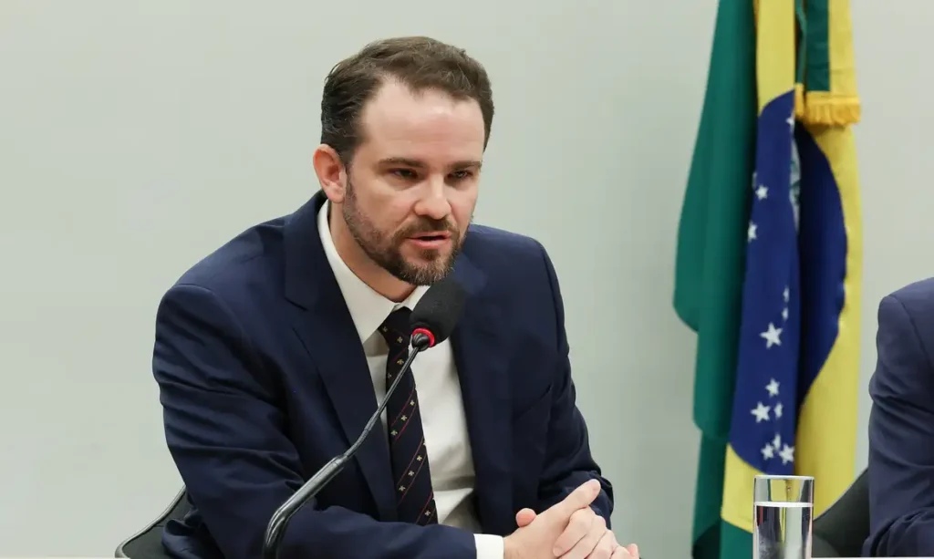 Dívida pública do Brasil: ministro Dario Durigan contextualiza endividamento frente a potências