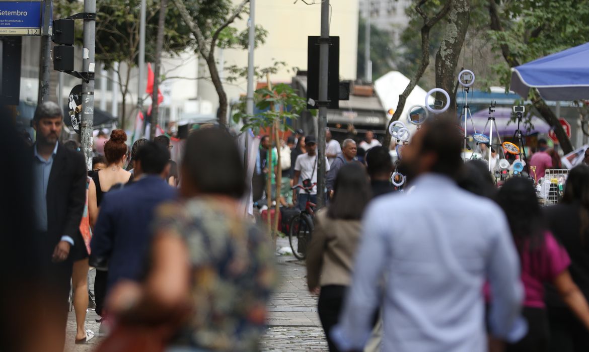 Estudo de Saúde 2026, lançado por IBGE e Ministério, investigará hábitos e doenças no Brasil