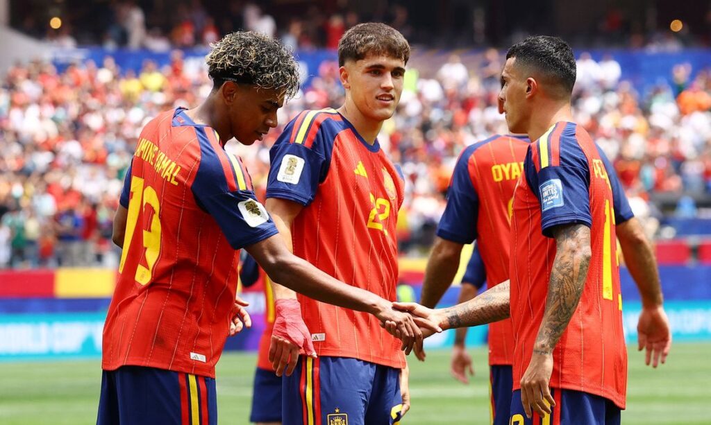 Espanha vence Áustria na Copa e iguala feito histórico do Brasil com jovens promessas