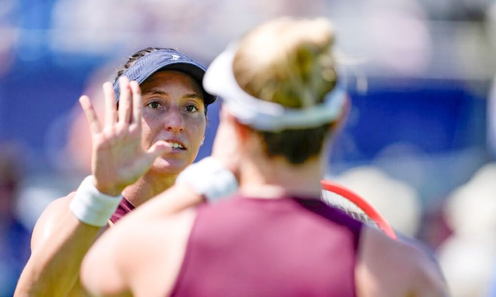Dupla de Luisa Stefani avança com vitória convincente às oitavas em Wimbledon