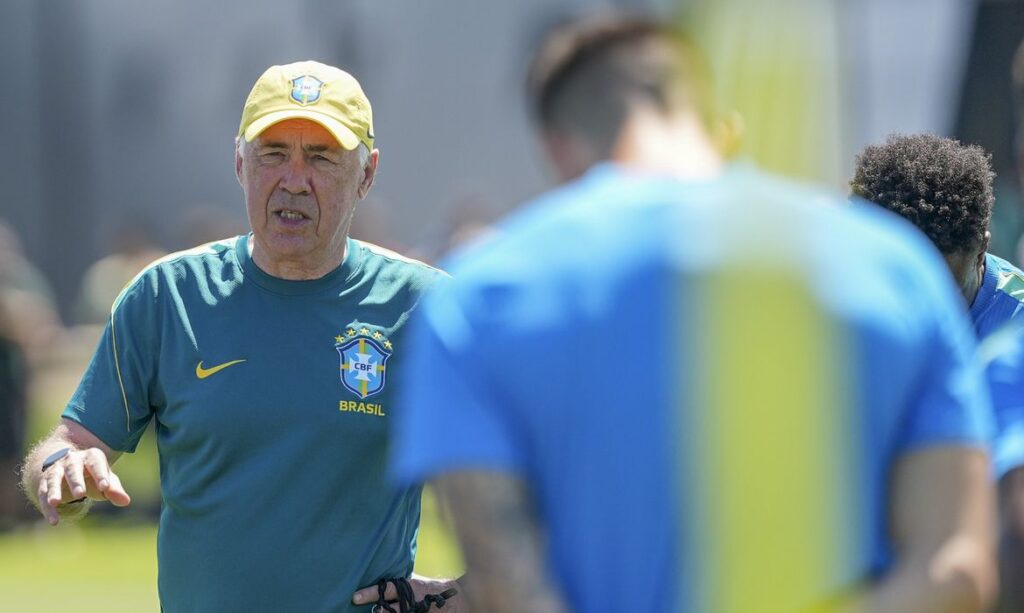 Ancelotti sinaliza Martinelli para vaga de Paquetá e retorno de Raphinha no Brasil x Noruega.