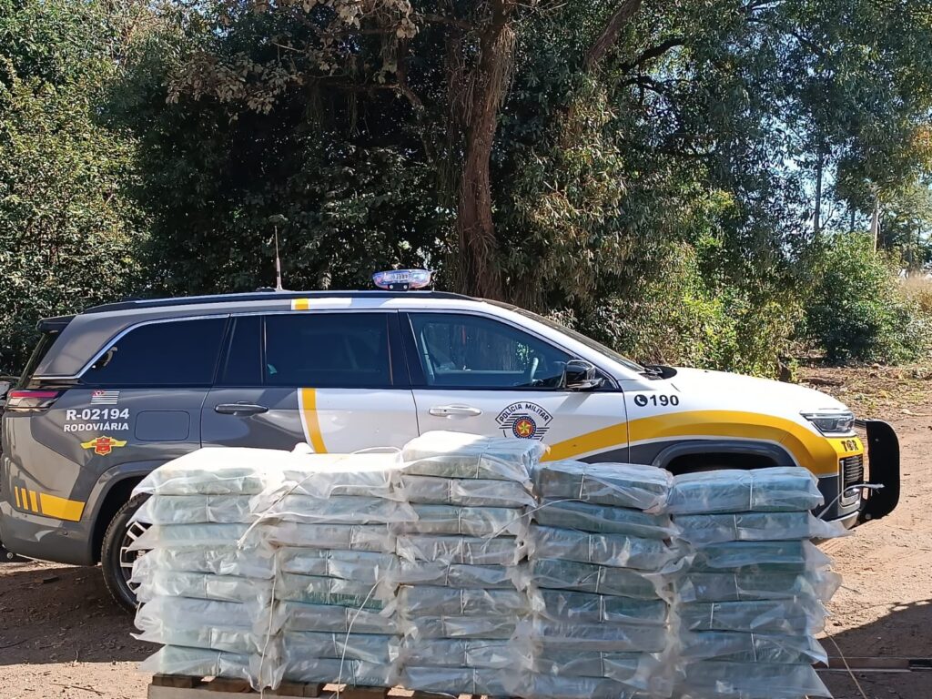 Cocaína é encontrada em teto de furgão durante fiscalização em rodovia de Palmital SSP/Divulgação