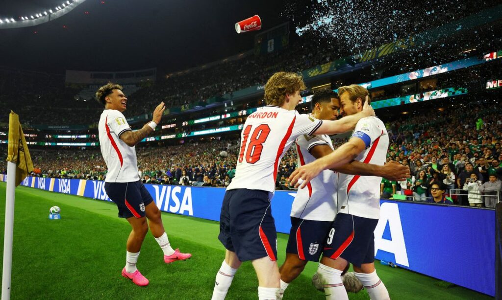 Inglaterra faz história no Azteca: vitória dramática sobre o México garante vaga nas quartas da Copa