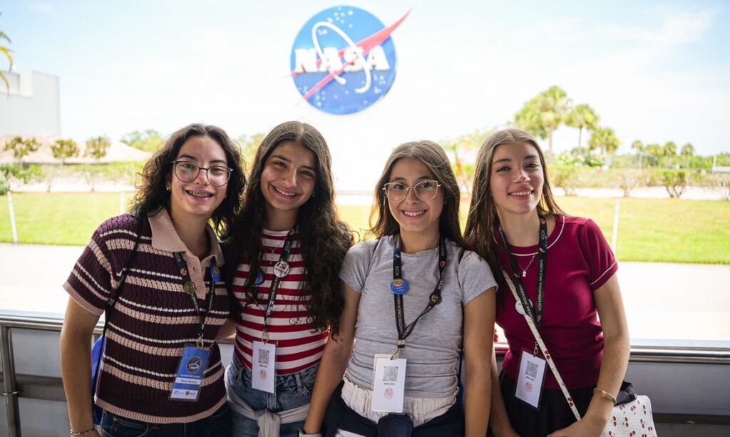 Estudantes brasileiras conquistam vitória inédita em concurso espacial com pesquisa sobre câncer de mama