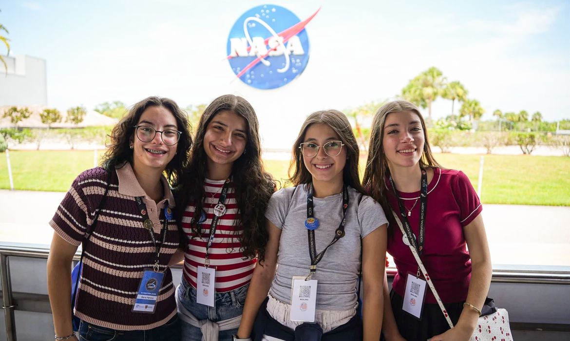 Estudantes brasileiras conquistam vitória inédita em concurso espacial com pesquisa sobre câncer de mama