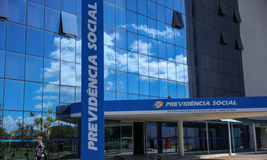 Polícia Federal desarticula esquema milionário de fraudes no INSS para indígenas na Bahia