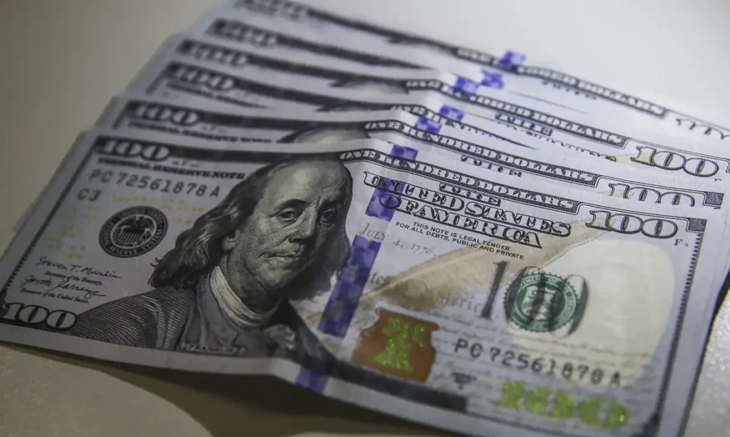 Alívio no mercado: dólar cai ao menor nível em três semanas e Ibovespa avança
