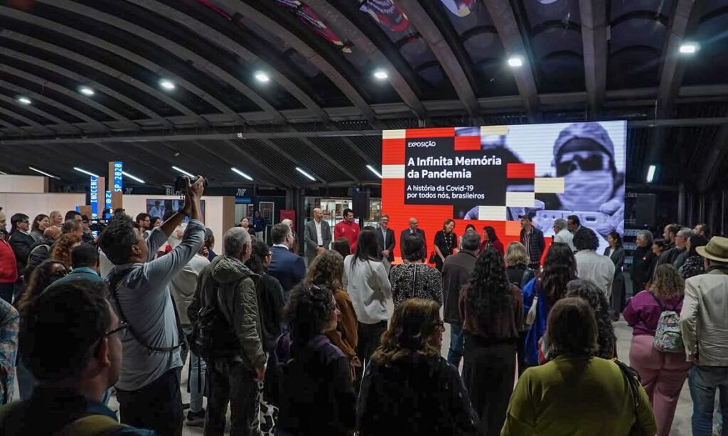 Exposição em São Paulo convida à reflexão sobre a memória infinita da pandemia