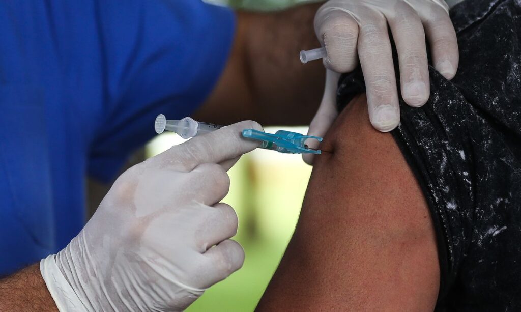 Anvisa autoriza nova vacina contra a gripe com alta eficácia para adultos e crianças