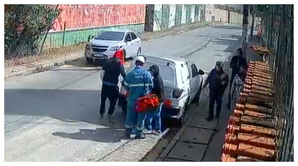ela. O crime ocorreu na Rua Chubei Takagashi, por volta do meio-dia, e foi regis