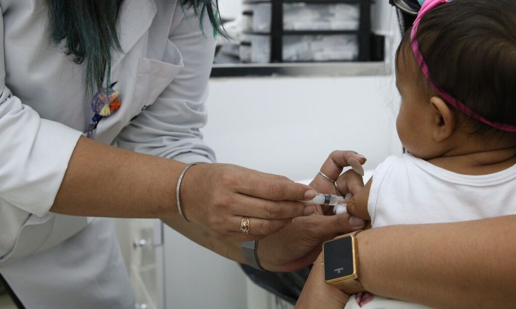 Imunização infantil em risco: Unicef alerta para milhões de bebês sem doses essenciais