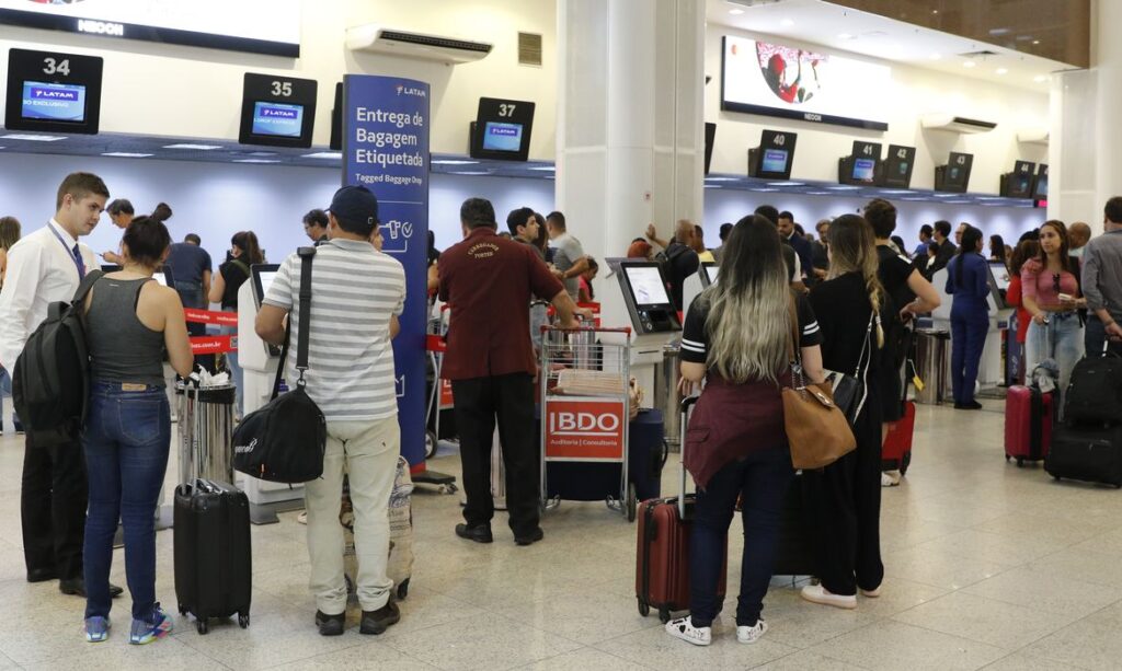 Recuo no setor de serviços em maio: transportes puxam queda de 0,4% no Brasil