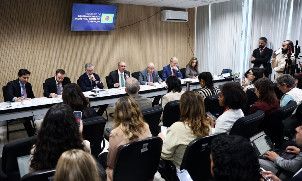 Plano de socorro: Brasil apoia setores atingidos por tarifas dos EUA e avalia reciprocidade