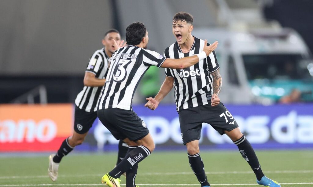 Brasileirão retorna com emoção: Botafogo vence Santos no último lance com brilho da base