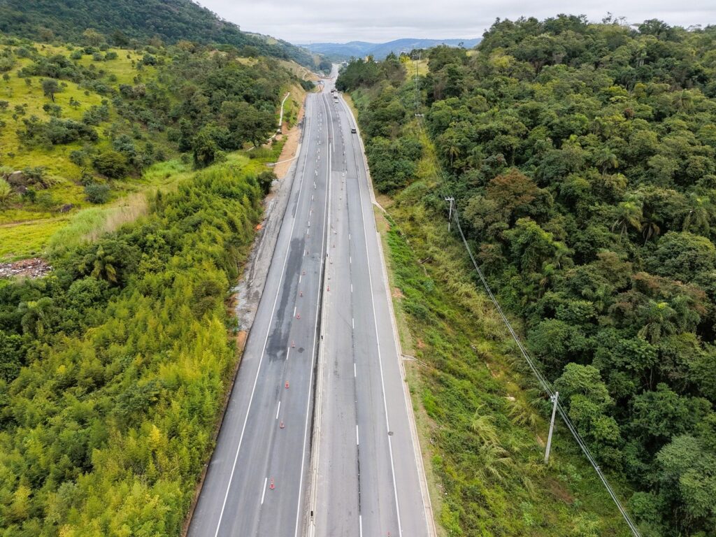 Motociclista perde a vida em colisão com caminhão na Rodovia Livio Tagliassachi, em São Roque