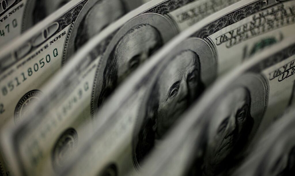 Dólar avança para R$ 5,11 e Ibovespa recua com escalada de conflitos e pessimismo global