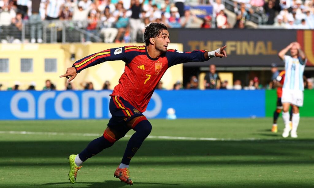 Espanha conquista bicampeonato mundial em vitória dramática sobre a Argentina
