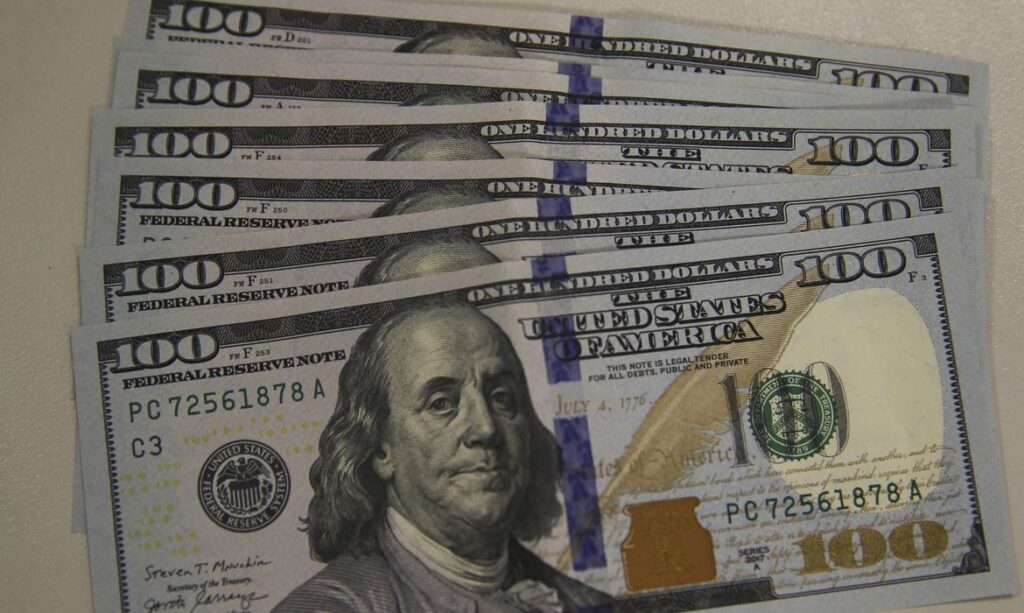 Dólar fecha em R$ 5,08 e Ibovespa acumula quarta queda consecutiva