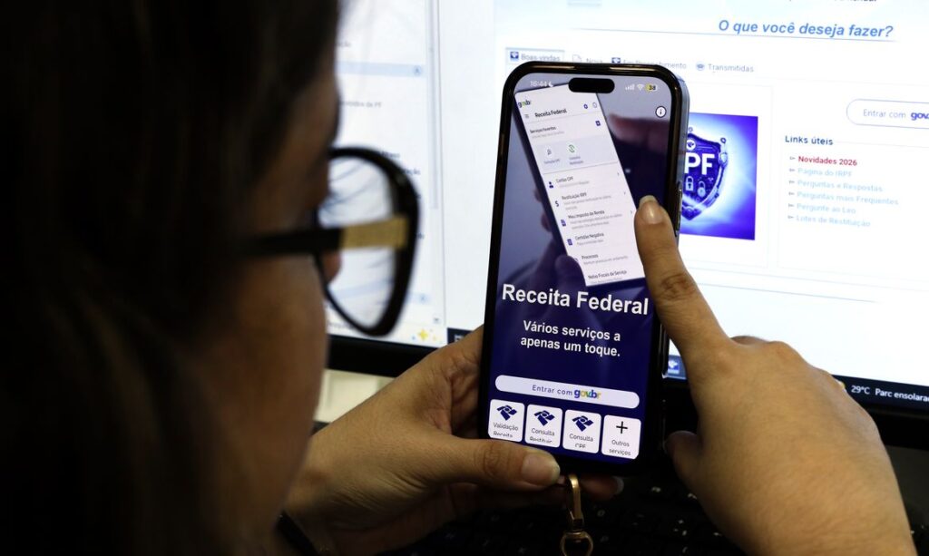 Milhões de brasileiros recebem terceiro lote de restituição do Imposto de Renda 2026 nesta sexta