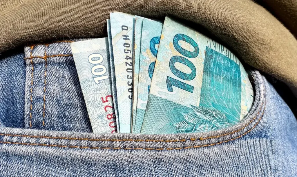 Trabalhadores do FGTS receberão R$ 13 bilhões em lucros referentes a 2025