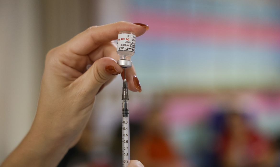 Vacinação contra HPV reduz prevalência do vírus pela metade em jovens brasileiros