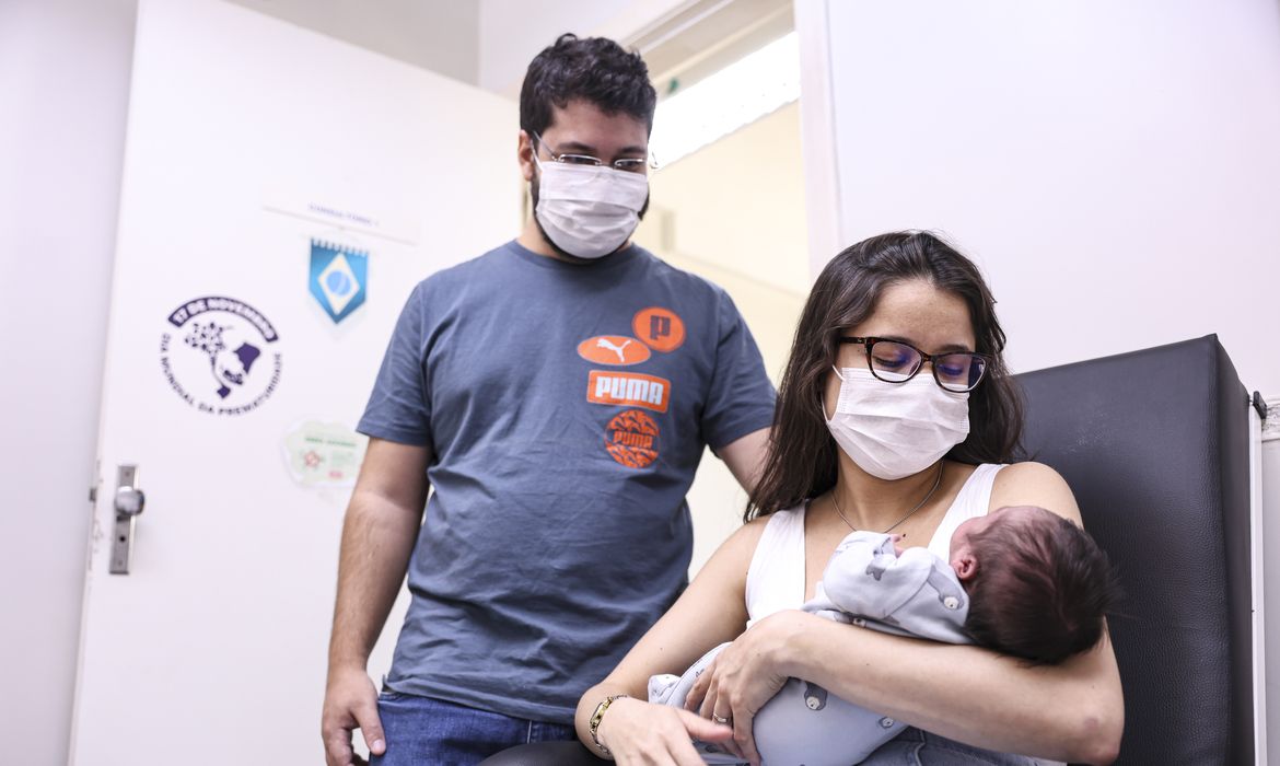 Agosto Dourado impulsiona debate sobre aleitamento materno e saúde infantil no Brasil