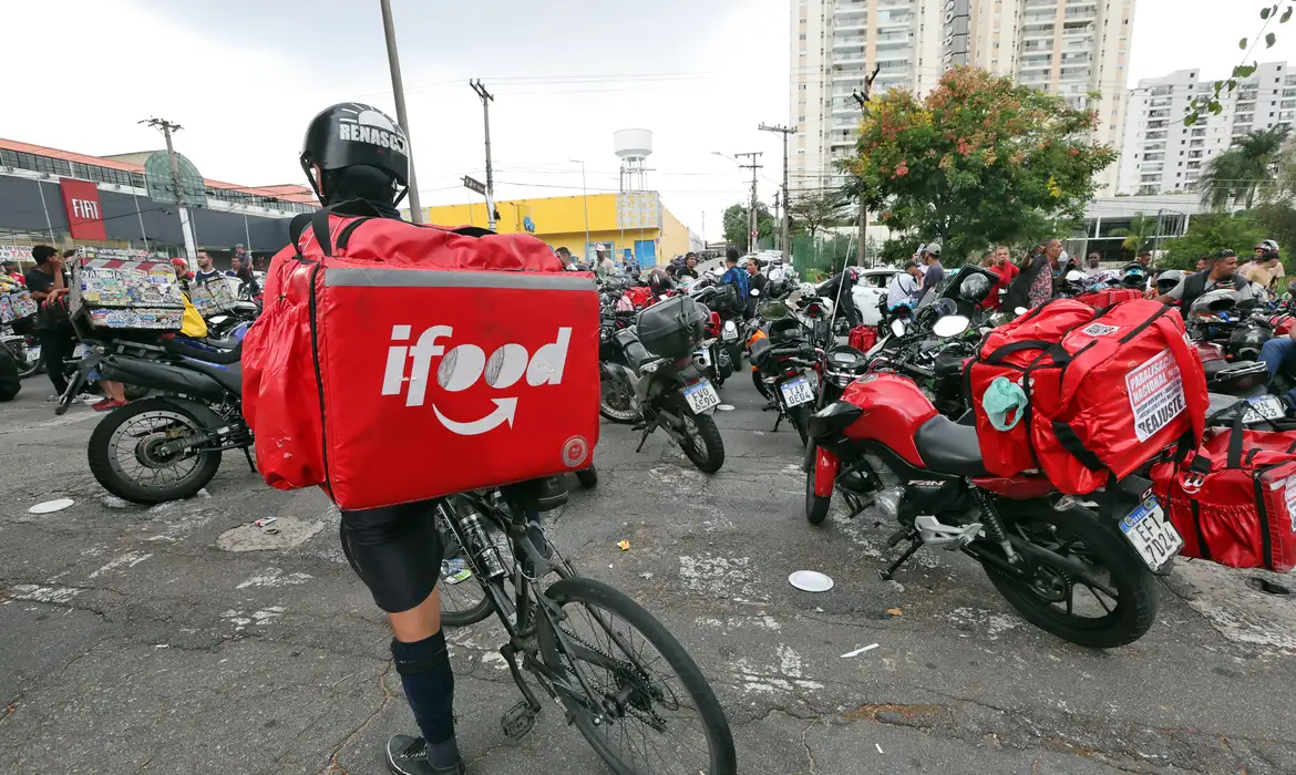 Anvisa autoriza venda de medicamentos por iFood e Rappi, abrindo novo cenário no varejo