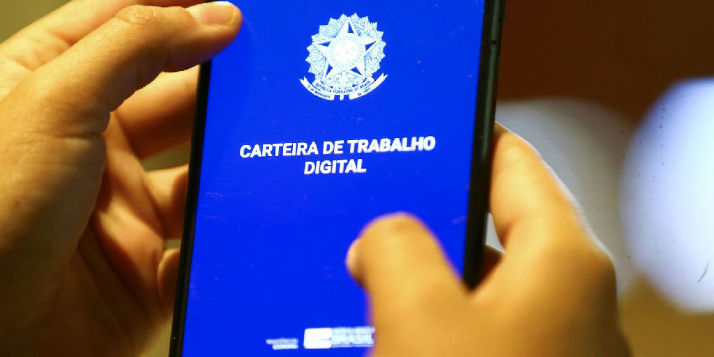 Desemprego cai para 5,3% e Brasil atinge recorde de ocupação no trimestre