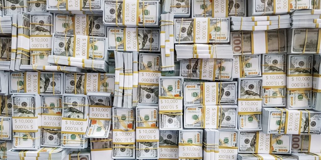 Dólar recua a R$ 5,14 e Ibovespa sobe: mercado financeiro registra alívio