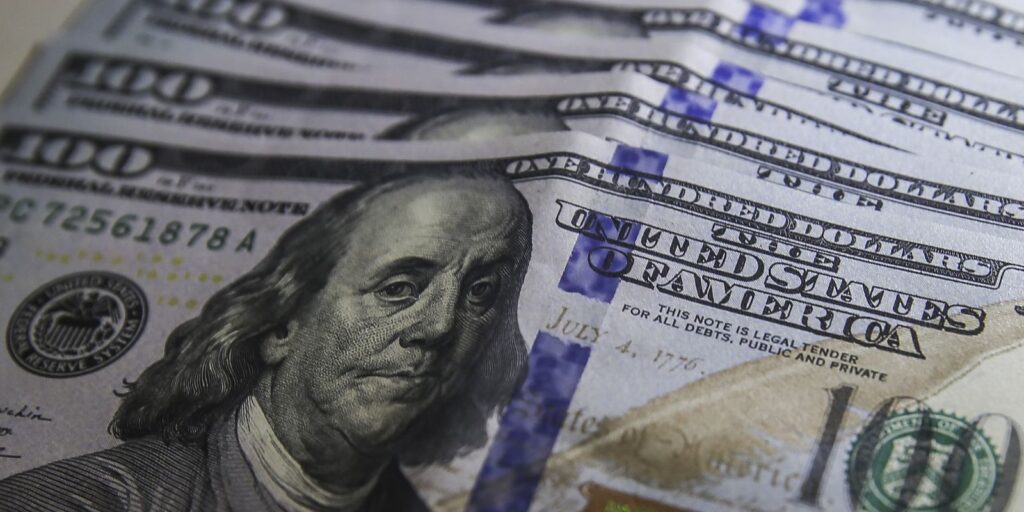 Dólar recua para R$ 5,17 e bolsa interrompe sequência de quedas após anúncio nos EUA