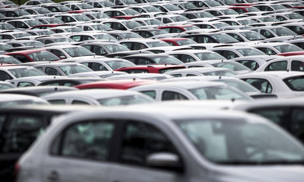 Emplacamentos de veículos no país avançam 10% em julho e marcam terceiro melhor mês da história