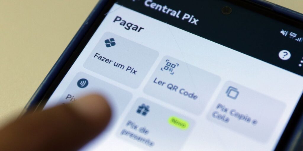 Falha no sistema PIX gera instabilidade nacional e afeta pagamentos neste domingo