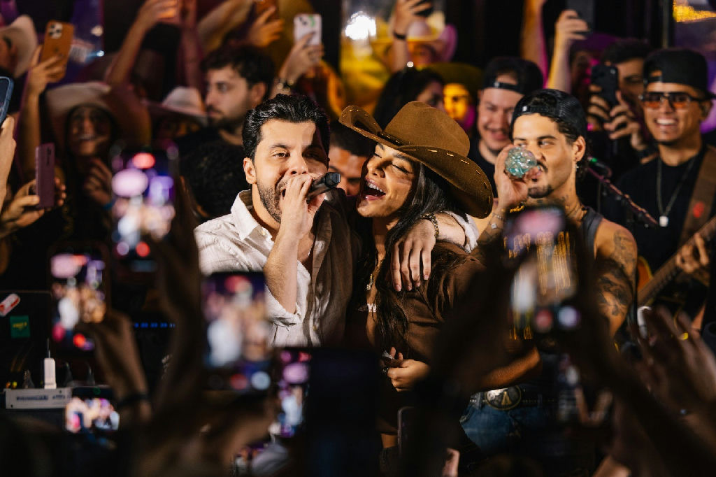 Gabriela Versiani prestigia Murilo Huff em show de Zé Felipe na Festa do Peão de Barretos