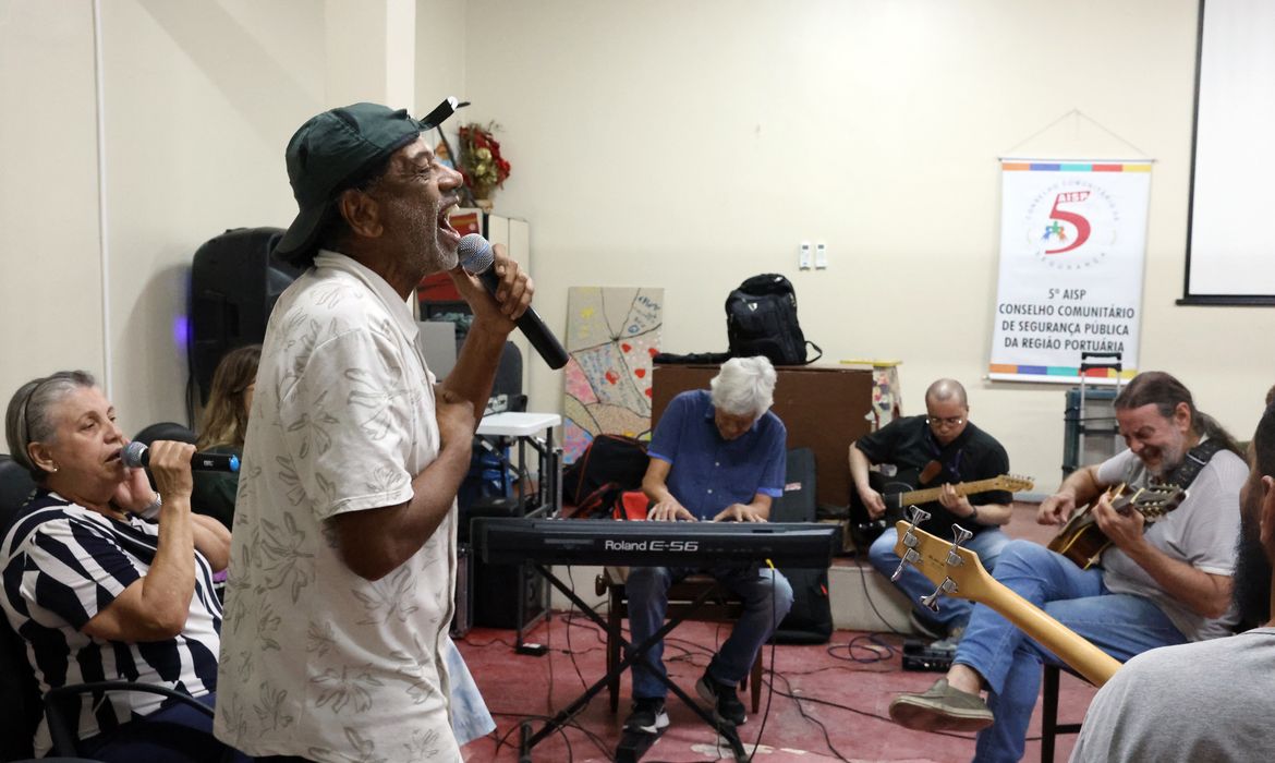 Harmonia Enlouquece celebra 25 anos e lança quinto álbum no Rio de Janeiro